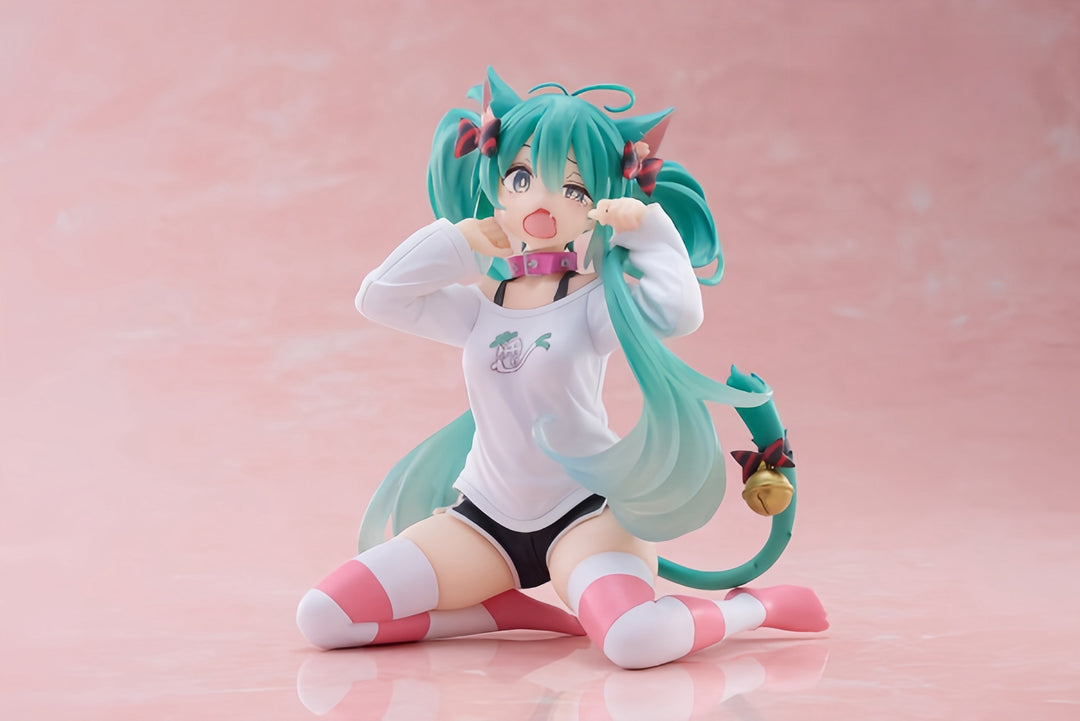 2025 New Hatsune Miku Sitting Position Cute Figure